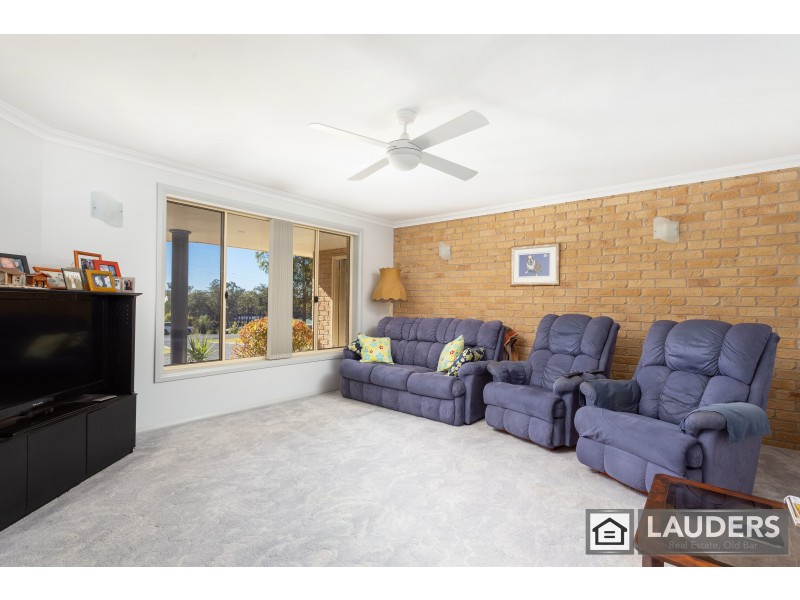 6 Windamere Place, Old Bar NSW 2430