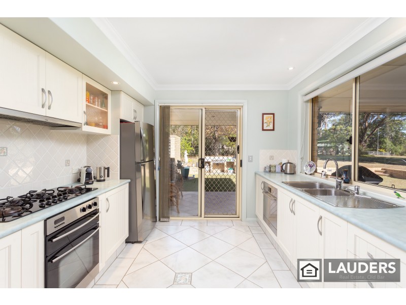 6 Windamere Place, Old Bar NSW 2430