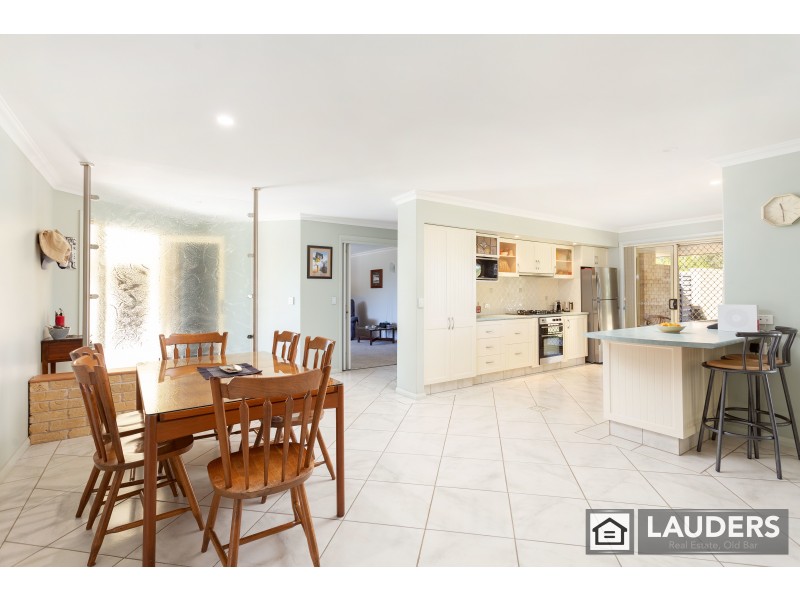 6 Windamere Place, Old Bar NSW 2430