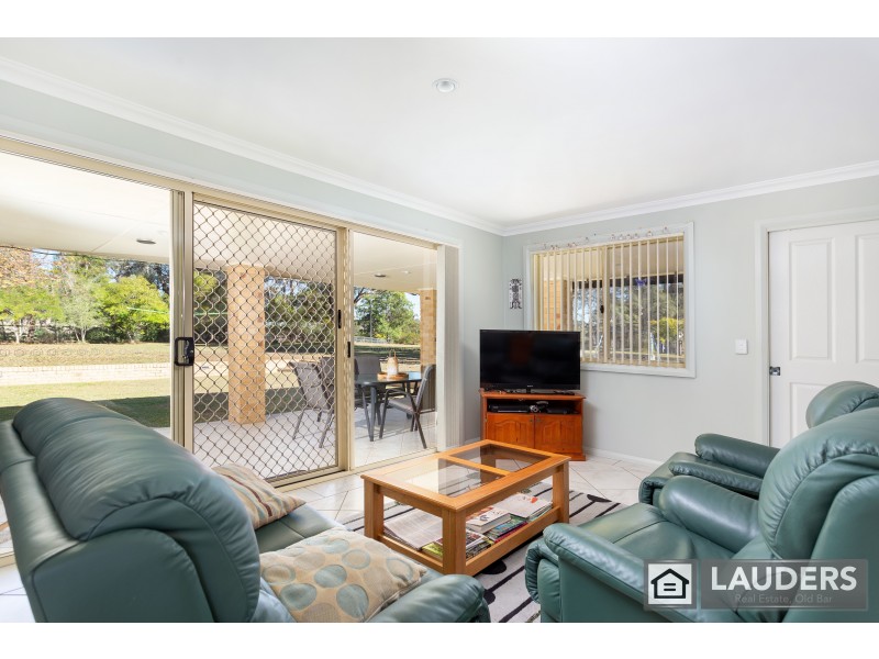 6 Windamere Place, Old Bar NSW 2430