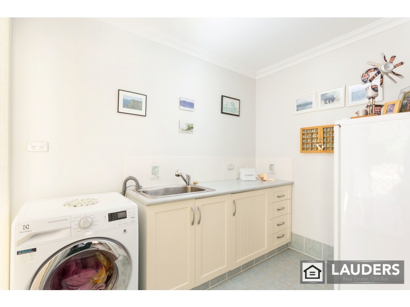 6 Windamere Place, Old Bar NSW 2430