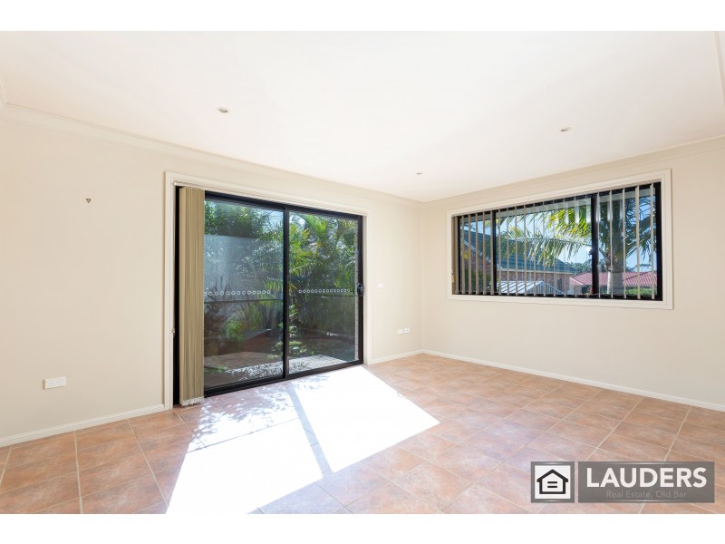 2/15 Mistral Place, Old Bar NSW 2430