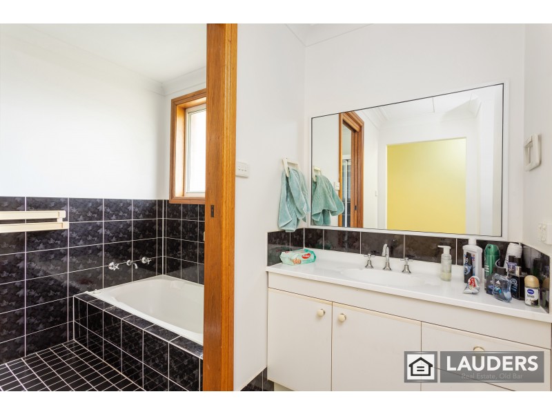 5 Redbank Road, Old Bar NSW 2430