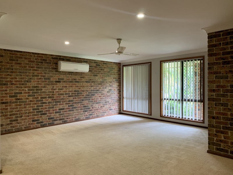 27 Kolinda Drive, Old Bar NSW 2430