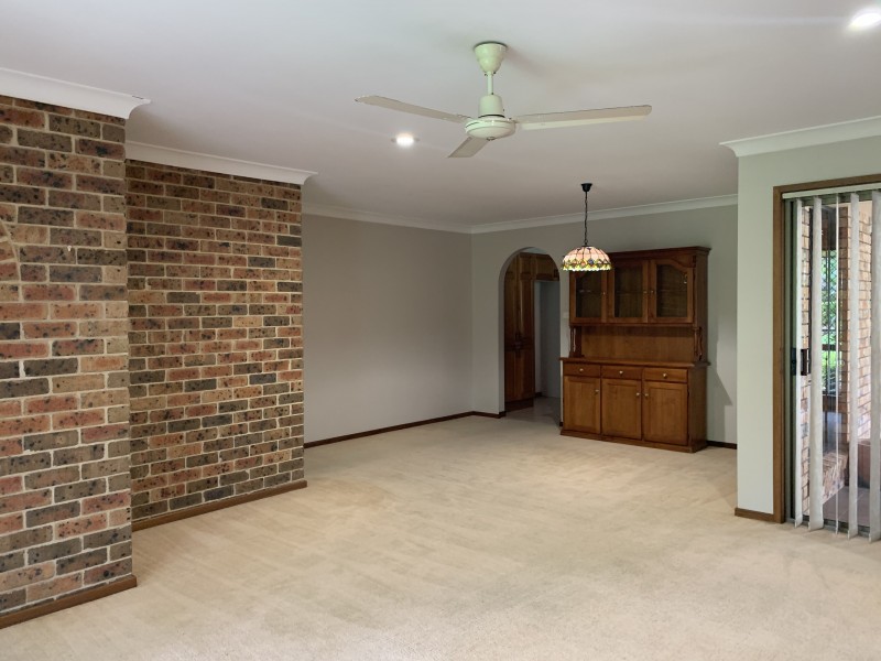 27 Kolinda Drive, Old Bar NSW 2430