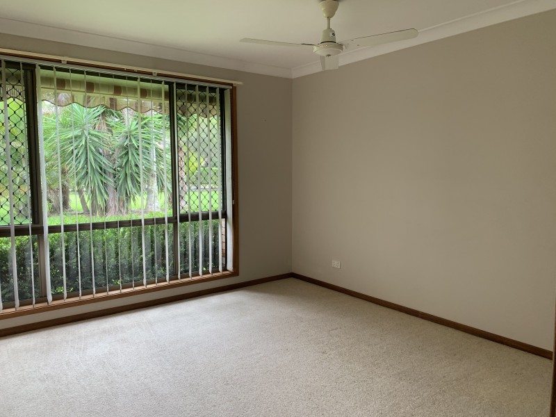 27 Kolinda Drive, Old Bar NSW 2430