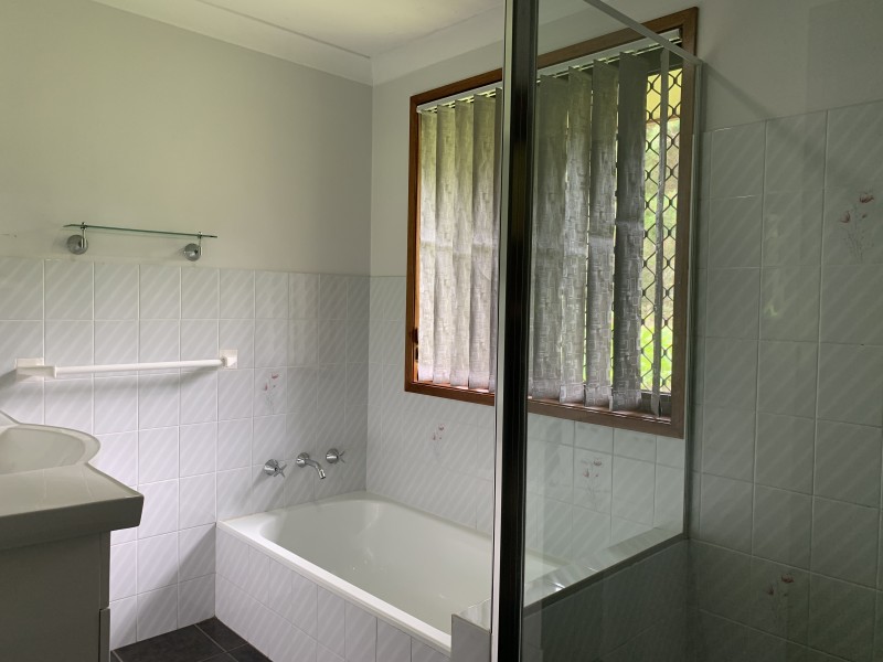 27 Kolinda Drive, Old Bar NSW 2430