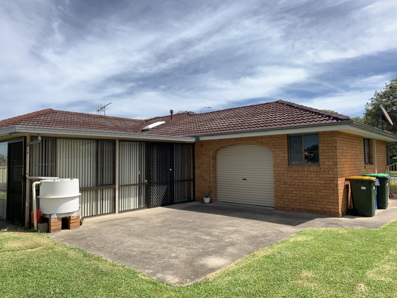 4 Joel Drive, Old Bar NSW 2430