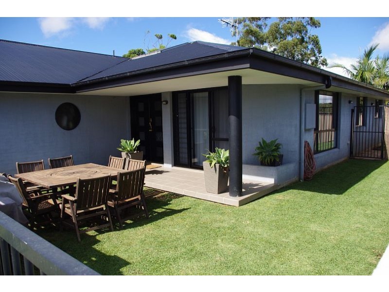 2 Greenbank Way, Old Bar NSW 2430