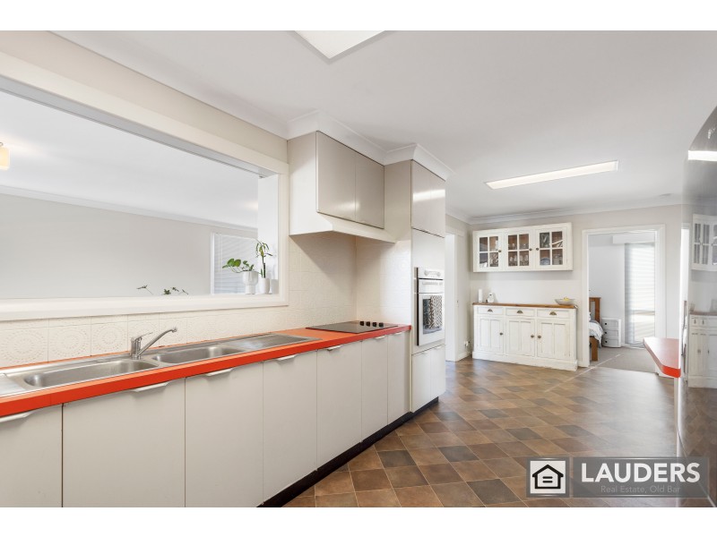 20 Joel Drive, Old Bar NSW 2430