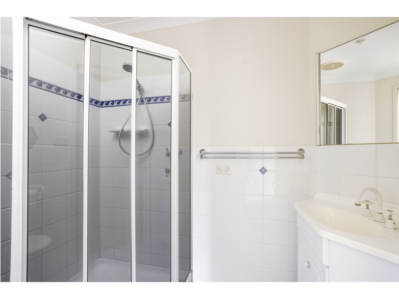 1/7 Paradise Close, Old Bar NSW 2430