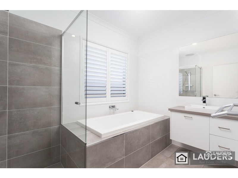 8 Viewmont Way, Old Bar NSW 2430