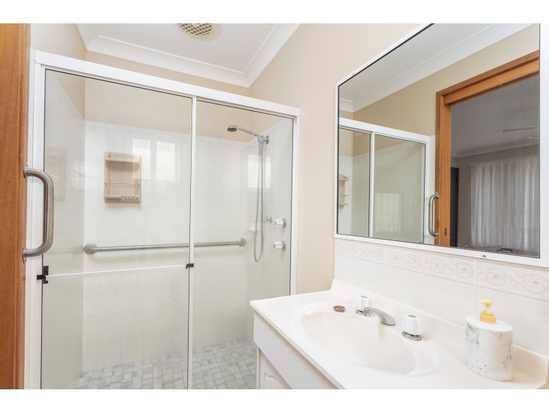 25 Joel Drive, Old Bar NSW 2430