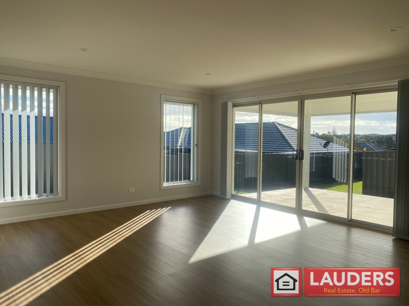 9 Ondaroo Crest, Old Bar NSW 2430