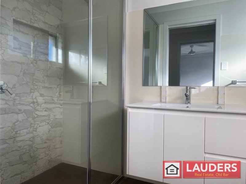 9 Ondaroo Crest, Old Bar NSW 2430