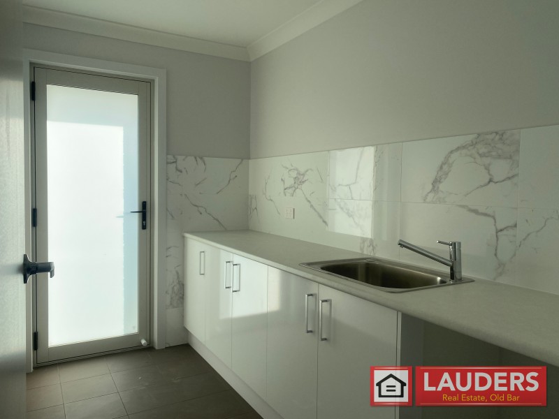 9 Ondaroo Crest, Old Bar NSW 2430