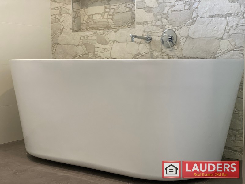 9 Ondaroo Crest, Old Bar NSW 2430