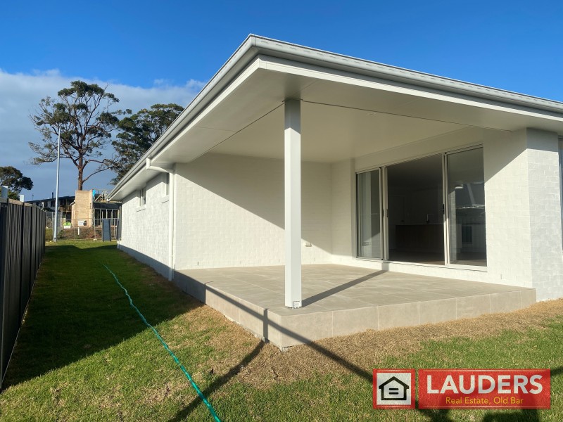 9 Ondaroo Crest, Old Bar NSW 2430