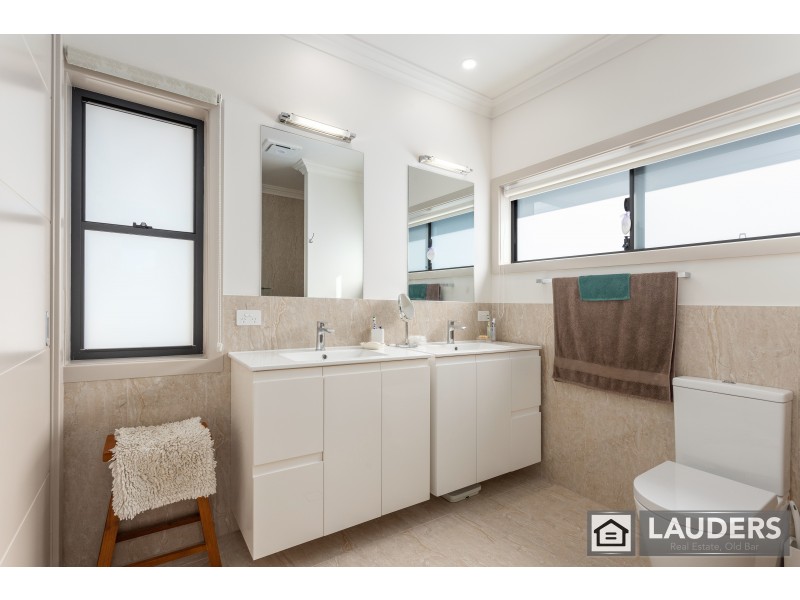 10 Bunyan Avenue, Old Bar NSW 2430