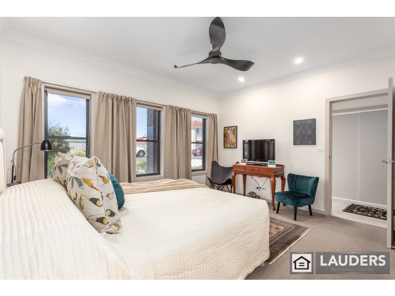 10 Bunyan Avenue, Old Bar NSW 2430