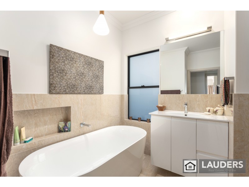 10 Bunyan Avenue, Old Bar NSW 2430