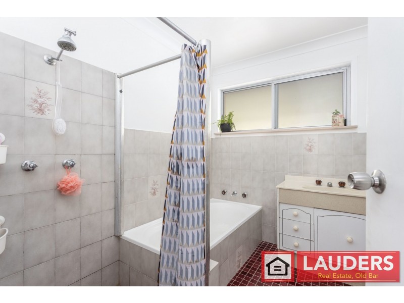 1 Sunrise Close, Old Bar NSW 2430