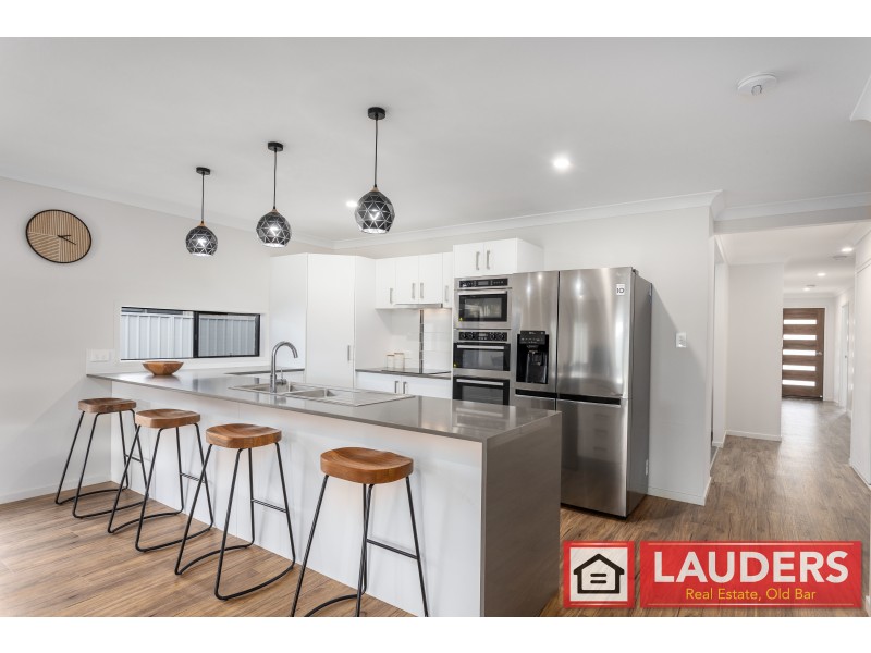 100 Albatross Way, Old Bar NSW 2430