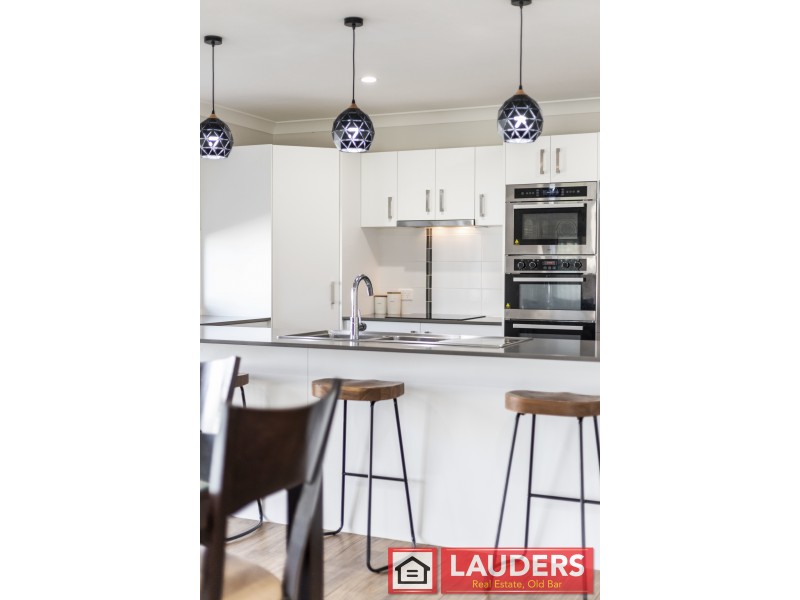 100 Albatross Way, Old Bar NSW 2430