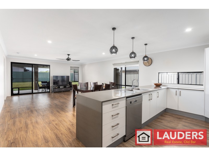 100 Albatross Way, Old Bar NSW 2430