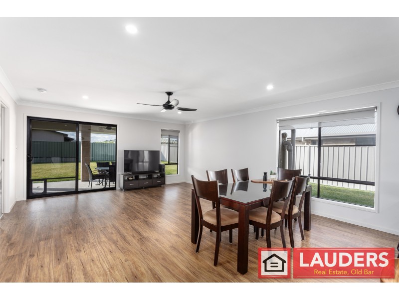 100 Albatross Way, Old Bar NSW 2430