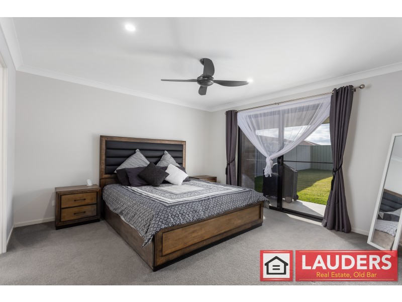 100 Albatross Way, Old Bar NSW 2430