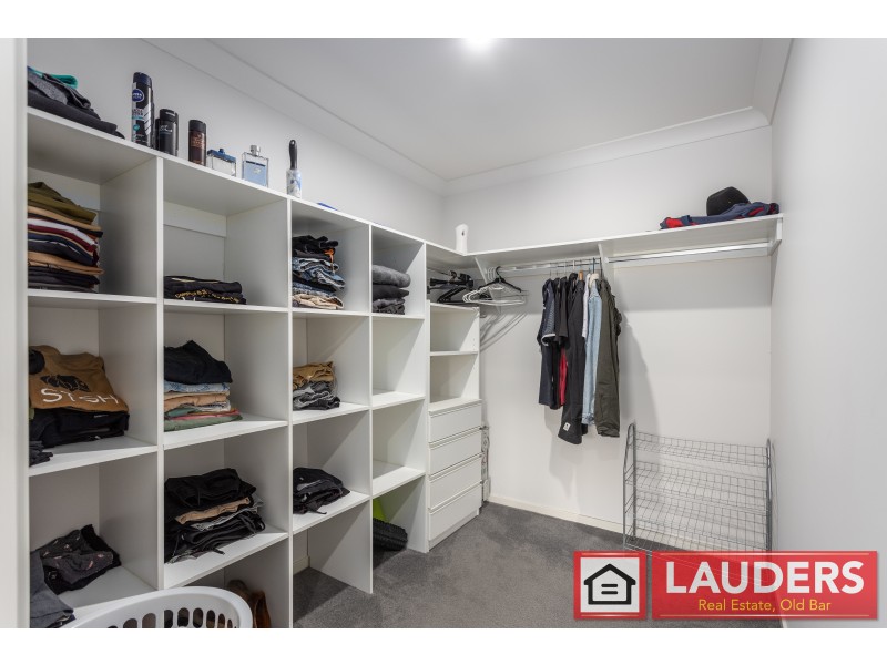 100 Albatross Way, Old Bar NSW 2430