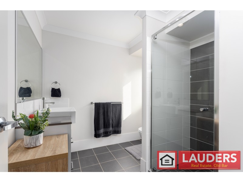 100 Albatross Way, Old Bar NSW 2430