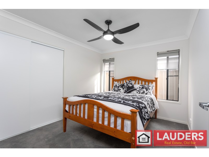 100 Albatross Way, Old Bar NSW 2430