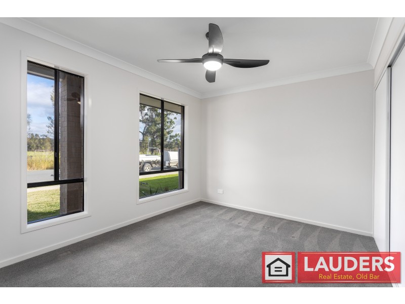 100 Albatross Way, Old Bar NSW 2430