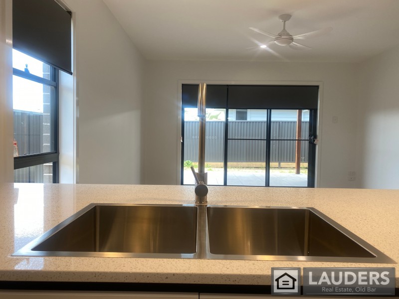 2/20 Bunyan Avenue, Old Bar NSW 2430