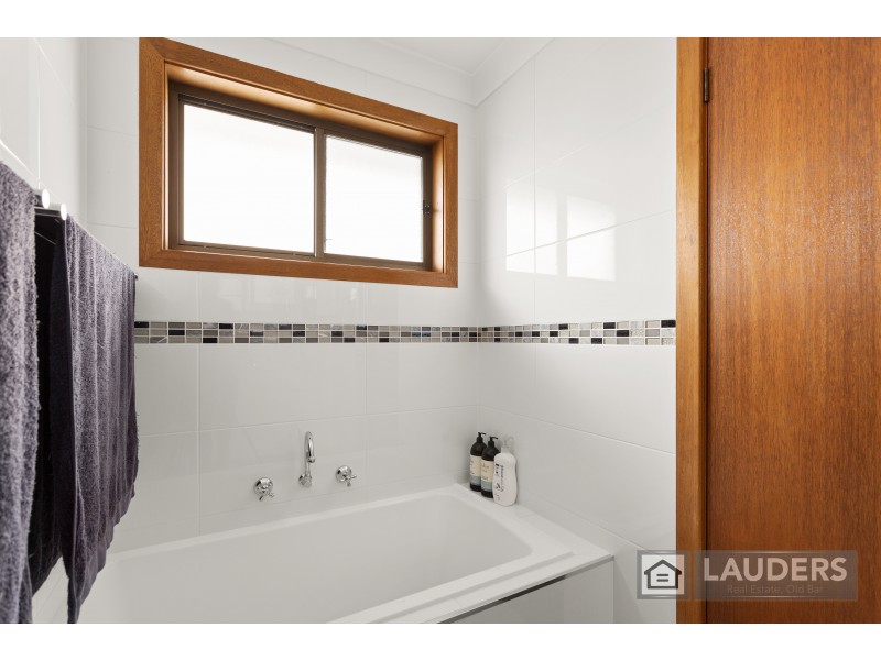 11 Cross Street, Old Bar NSW 2430