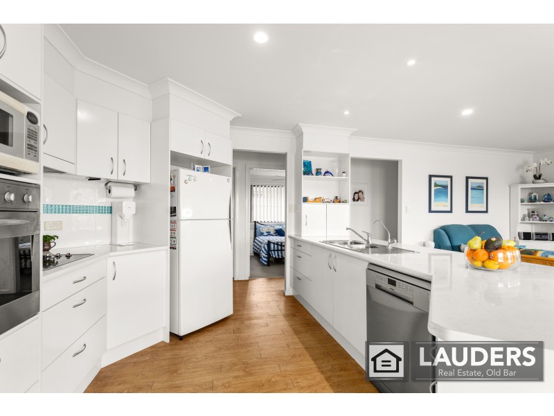 14 Yellowfin Avenue, Old Bar NSW 2430