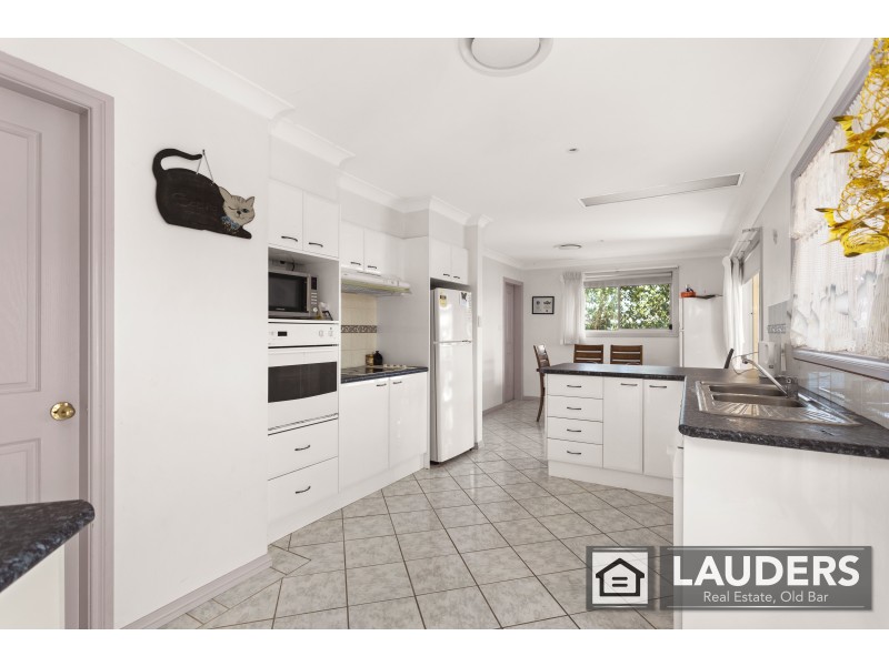 4 Osprey Avenue, Old Bar NSW 2430