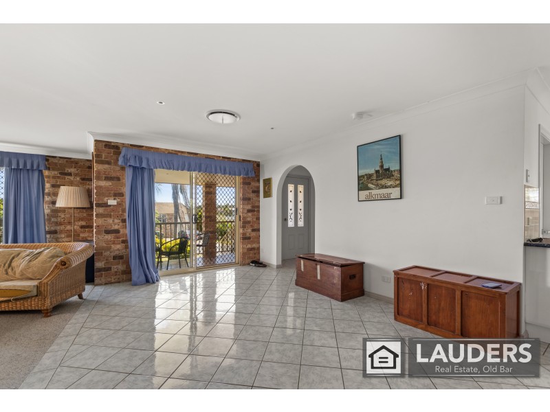 4 Osprey Avenue, Old Bar NSW 2430