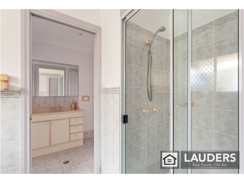 4 Osprey Avenue, Old Bar NSW 2430