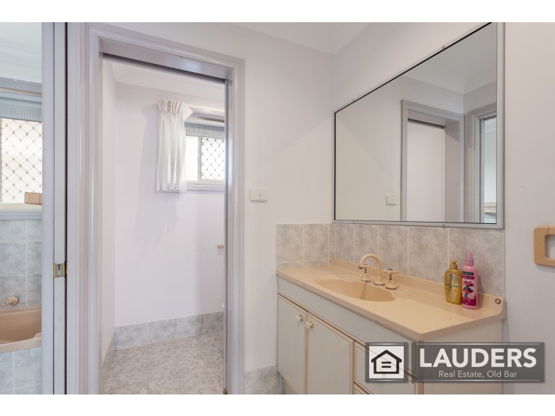 4 Osprey Avenue, Old Bar NSW 2430