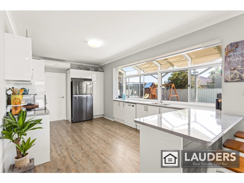 11 Laurina Close, Old Bar NSW 2430