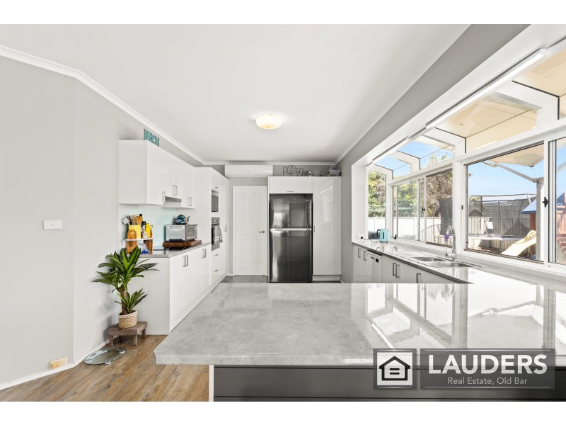 11 Laurina Close, Old Bar NSW 2430