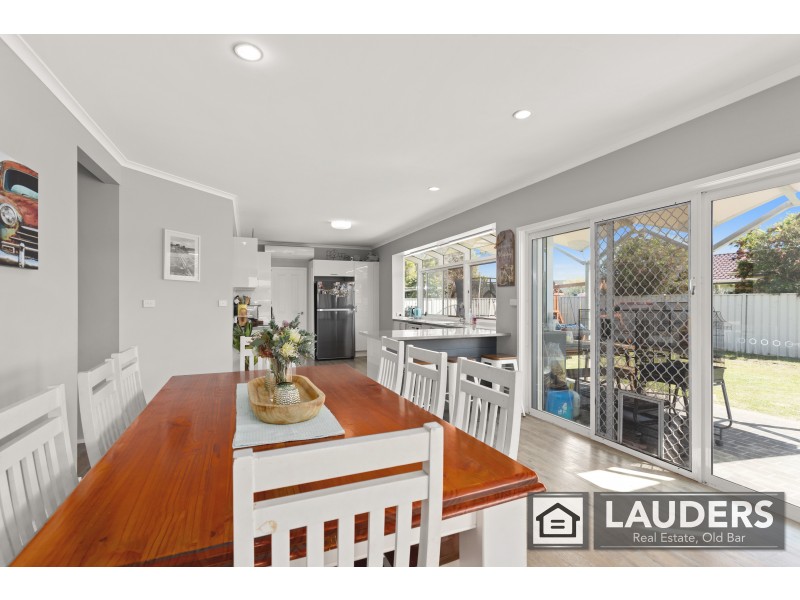 11 Laurina Close, Old Bar NSW 2430