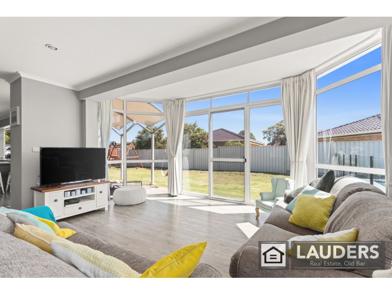 11 Laurina Close, Old Bar NSW 2430