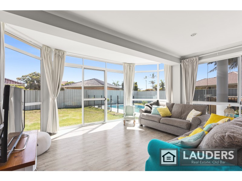 11 Laurina Close, Old Bar NSW 2430