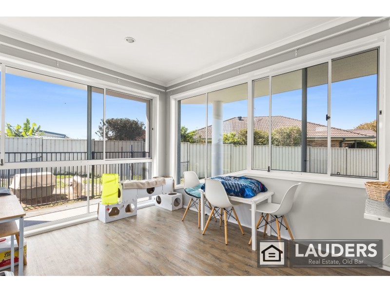 11 Laurina Close, Old Bar NSW 2430