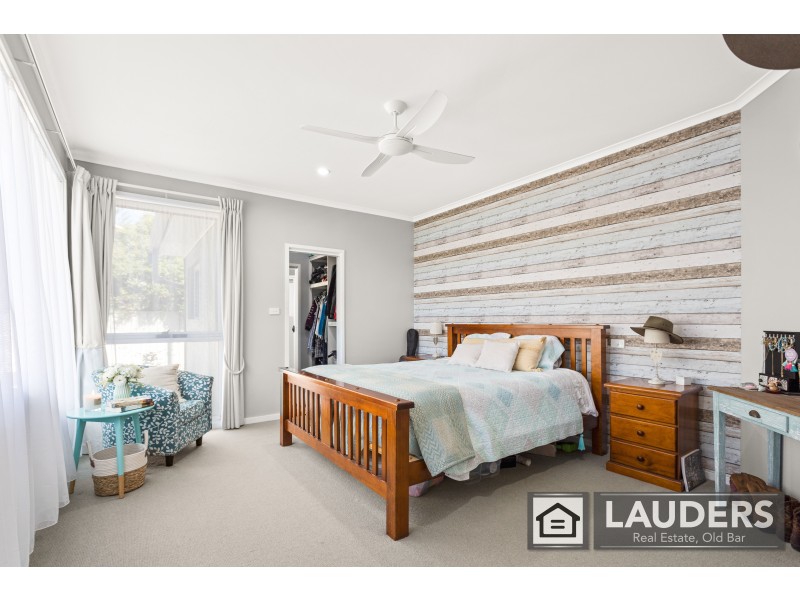 11 Laurina Close, Old Bar NSW 2430