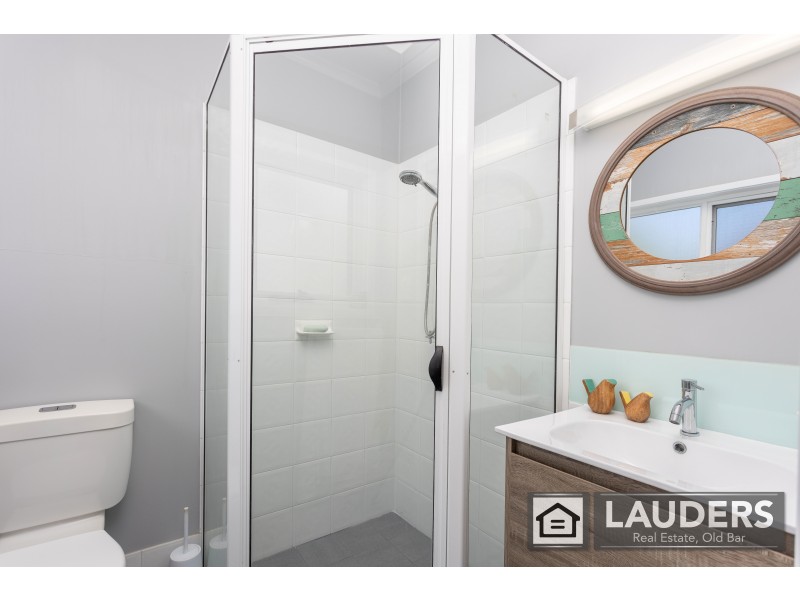11 Laurina Close, Old Bar NSW 2430
